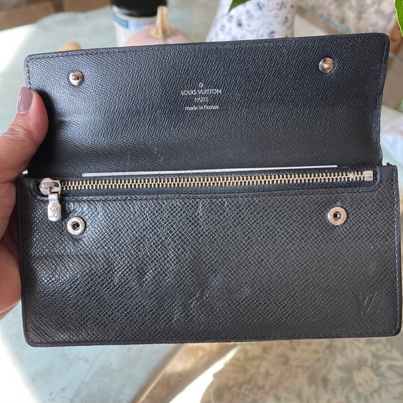 Louis Vuitton Black Taiga Leather Accordion Chain Wallet Long Flap - Picture 5 of 14